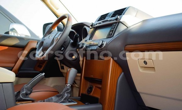 Acheter Import Voiture Toyota Prado Blanc à Import - Dubai, Maseru Acheter Import Voiture Toyota Prado Blanc à Import - Dubai, Maseru