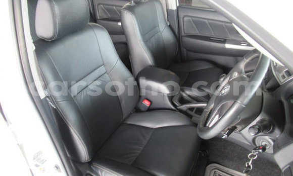 اشتري مستعمل Toyota Hilux White سيارة في Maseru في Maseru اشتري مستعمل Toyota Hilux White سيارة في Maseru في Maseru