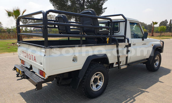 Acheter Occasion Voiture Toyota Land Cruiser Blanc à Maseru, Maseru Acheter Occasion Voiture Toyota Land Cruiser Blanc à Maseru, Maseru