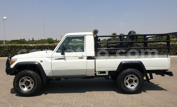 Acheter Occasion Voiture Toyota Land Cruiser Blanc à Maseru, Maseru Acheter Occasion Voiture Toyota Land Cruiser Blanc à Maseru, Maseru