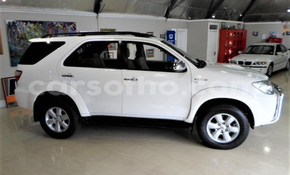 Acheter Occasion Voiture Toyota Fortuner Blanc à Maseru, Maseru Acheter Occasion Voiture Toyota Fortuner Blanc à Maseru, Maseru