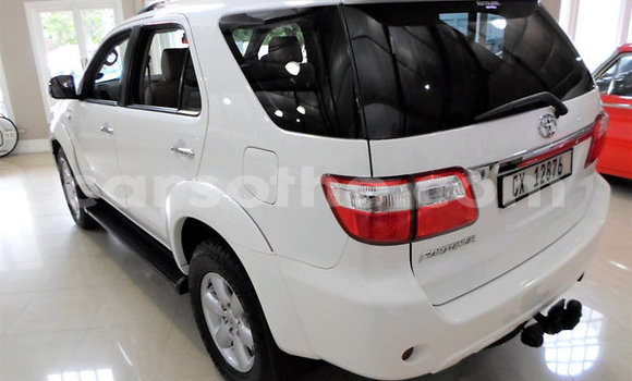 Acheter Occasion Voiture Toyota Fortuner Blanc à Maseru, Maseru Acheter Occasion Voiture Toyota Fortuner Blanc à Maseru, Maseru