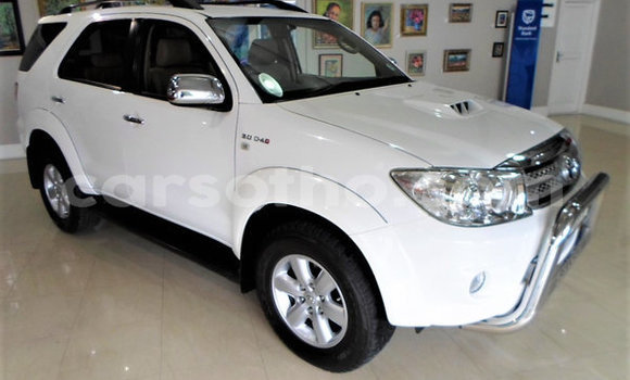 Acheter Occasion Voiture Toyota Fortuner Blanc à Maseru, Maseru Acheter Occasion Voiture Toyota Fortuner Blanc à Maseru, Maseru