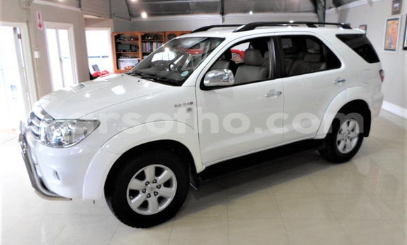 Acheter Occasion Voiture Toyota Fortuner Blanc à Maseru, Maseru Acheter Occasion Voiture Toyota Fortuner Blanc à Maseru, Maseru