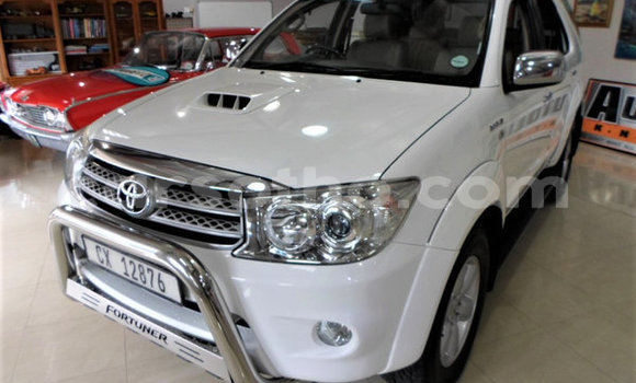 Acheter Occasion Voiture Toyota Fortuner Blanc à Maseru, Maseru Acheter Occasion Voiture Toyota Fortuner Blanc à Maseru, Maseru