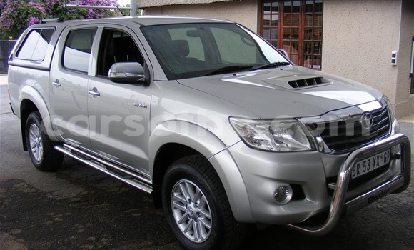 Buy Used Toyota Hilux Silver Car in Maseru in Maseru Buy Used Toyota Hilux Silver Car in Maseru in Maseru