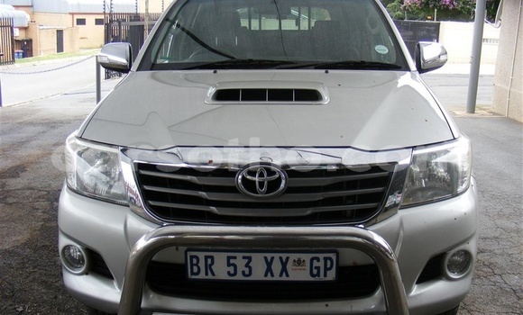 Buy Used Toyota Hilux Silver Car in Maseru in Maseru Buy Used Toyota Hilux Silver Car in Maseru in Maseru