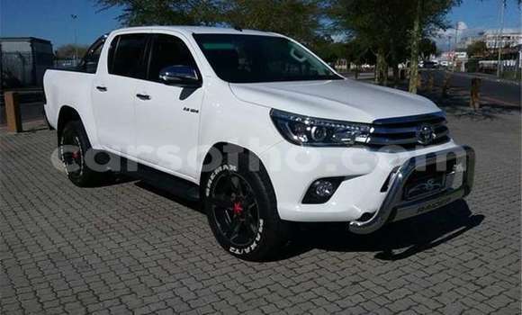 Sayi Na hannu Toyota Hilux White Mota in Maseru a Maseru Sayi Na hannu Toyota Hilux White Mota in Maseru a Maseru
