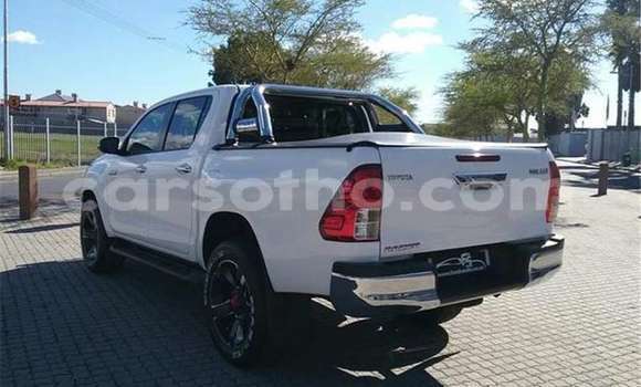 Sayi Na hannu Toyota Hilux White Mota in Maseru a Maseru Sayi Na hannu Toyota Hilux White Mota in Maseru a Maseru