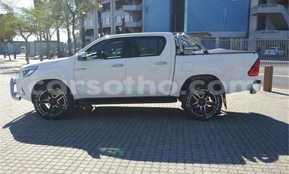 Sayi Na hannu Toyota Hilux White Mota in Maseru a Maseru Sayi Na hannu Toyota Hilux White Mota in Maseru a Maseru