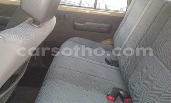 اشتري مستعمل Toyota Land Cruiser Beige سيارة في Maseru في Maseru اشتري مستعمل Toyota Land Cruiser Beige سيارة في Maseru في Maseru