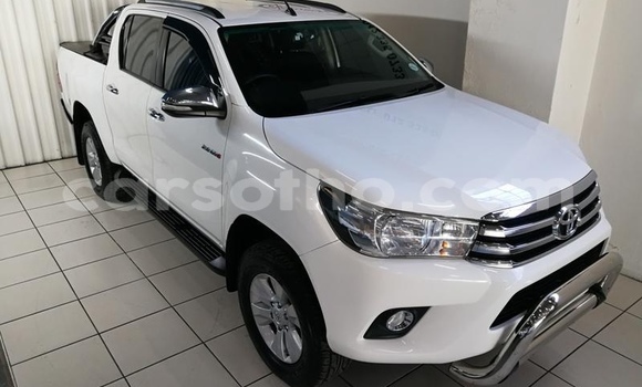 اشتري مستعمل Toyota Hilux White سيارة في Hlotse في Leribe اشتري مستعمل Toyota Hilux White سيارة في Hlotse في Leribe