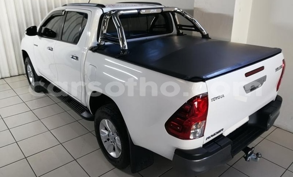 اشتري مستعمل Toyota Hilux White سيارة في Hlotse في Leribe اشتري مستعمل Toyota Hilux White سيارة في Hlotse في Leribe