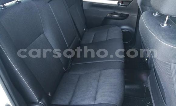 اشتري مستعمل Toyota Hilux White سيارة في Hlotse في Leribe اشتري مستعمل Toyota Hilux White سيارة في Hlotse في Leribe
