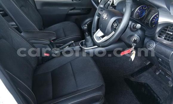 اشتري مستعمل Toyota Hilux White سيارة في Hlotse في Leribe اشتري مستعمل Toyota Hilux White سيارة في Hlotse في Leribe