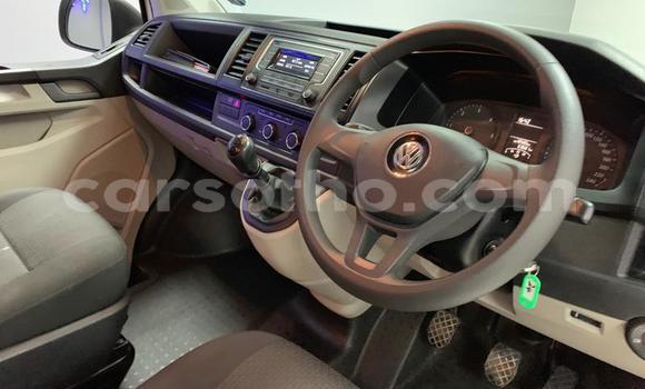 اشتري مستعمل Volkswagen Caravelle White سيارة في Maseru في Maseru اشتري مستعمل Volkswagen Caravelle White سيارة في Maseru في Maseru
