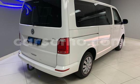 اشتري مستعمل Volkswagen Caravelle White سيارة في Maseru في Maseru اشتري مستعمل Volkswagen Caravelle White سيارة في Maseru في Maseru
