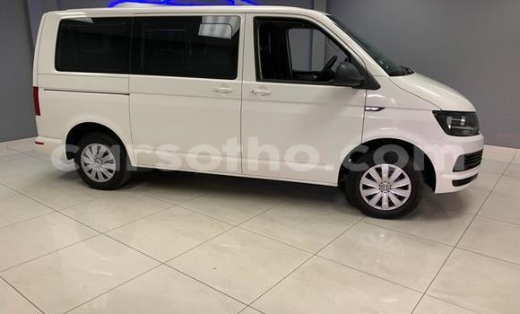 اشتري مستعمل Volkswagen Caravelle White سيارة في Maseru في Maseru اشتري مستعمل Volkswagen Caravelle White سيارة في Maseru في Maseru
