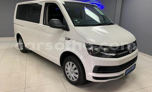 اشتري مستعمل Volkswagen Caravelle White سيارة في Maseru في Maseru اشتري مستعمل Volkswagen Caravelle White سيارة في Maseru في Maseru