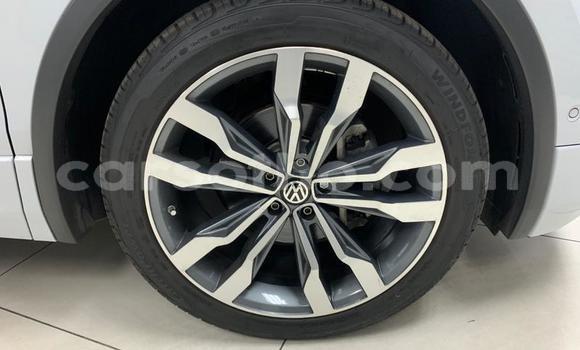 Acheter Occasion Voiture Volkswagen Caravelle Blanc à Maseru, Maseru Acheter Occasion Voiture Volkswagen Caravelle Blanc à Maseru, Maseru