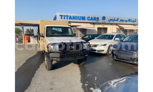 Sayi Imported Toyota Land Cruiser Beige Mota in Import - Dubai a Maseru Sayi Imported Toyota Land Cruiser Beige Mota in Import - Dubai a Maseru