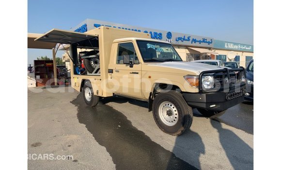 Sayi Imported Toyota Land Cruiser Beige Mota in Import - Dubai a Maseru Sayi Imported Toyota Land Cruiser Beige Mota in Import - Dubai a Maseru