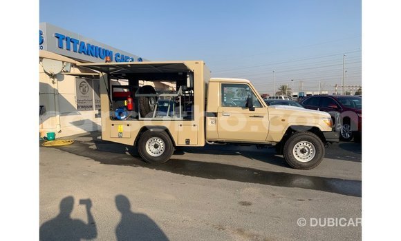 Sayi Imported Toyota Land Cruiser Beige Mota in Import - Dubai a Maseru Sayi Imported Toyota Land Cruiser Beige Mota in Import - Dubai a Maseru