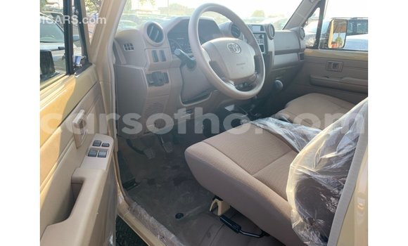 Sayi Imported Toyota Land Cruiser Beige Mota in Import - Dubai a Maseru Sayi Imported Toyota Land Cruiser Beige Mota in Import - Dubai a Maseru