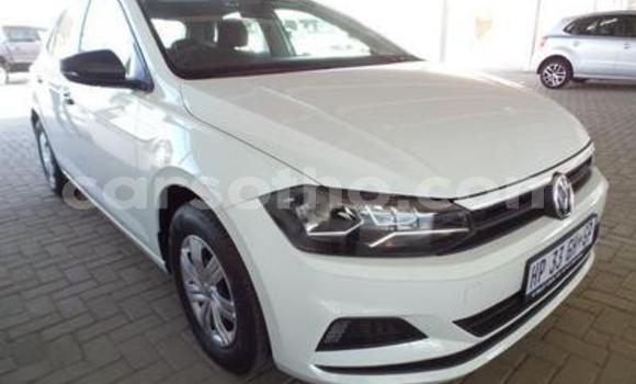 اشتري مستعمل Volkswagen Golf White سيارة في Roma في Maseru اشتري مستعمل Volkswagen Golf White سيارة في Roma في Maseru
