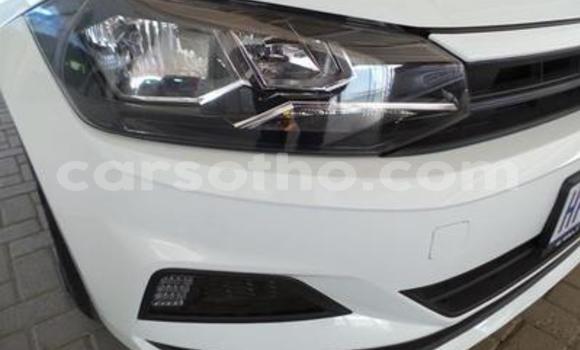 اشتري مستعمل Volkswagen Golf White سيارة في Roma في Maseru اشتري مستعمل Volkswagen Golf White سيارة في Roma في Maseru