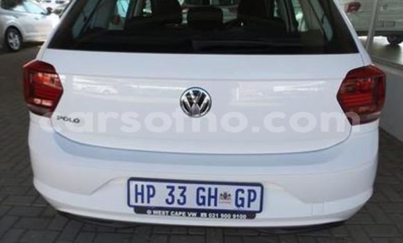 اشتري مستعمل Volkswagen Golf White سيارة في Roma في Maseru اشتري مستعمل Volkswagen Golf White سيارة في Roma في Maseru
