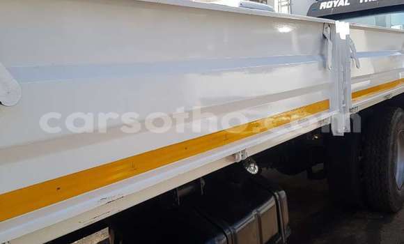 Sayi Na hannu Nissan UD White Babbar mota in Maseru a Maseru Sayi Na hannu Nissan UD White Babbar mota in Maseru a Maseru