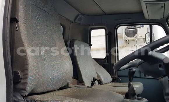 Sayi Na hannu Nissan UD White Babbar mota in Maseru a Maseru Sayi Na hannu Nissan UD White Babbar mota in Maseru a Maseru