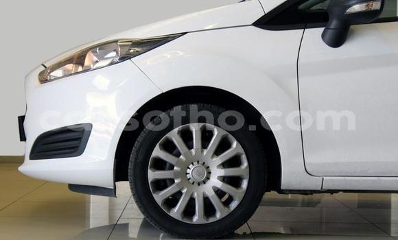 Sayi Na hannu Ford Fiesta White Mota in Maputsoa a Leribe Sayi Na hannu Ford Fiesta White Mota in Maputsoa a Leribe