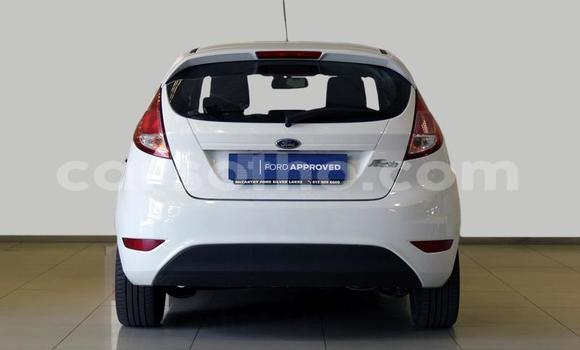 Sayi Na hannu Ford Fiesta White Mota in Maputsoa a Leribe Sayi Na hannu Ford Fiesta White Mota in Maputsoa a Leribe