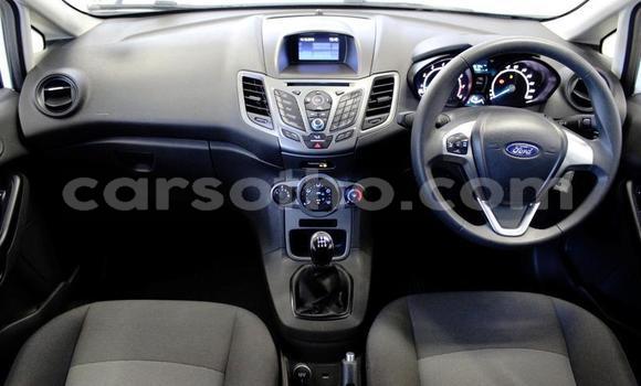Sayi Na hannu Ford Fiesta White Mota in Maputsoa a Leribe Sayi Na hannu Ford Fiesta White Mota in Maputsoa a Leribe