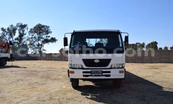 Sayi Na hannu Nissan UD White Babbar mota in Maseru a Maseru Sayi Na hannu Nissan UD White Babbar mota in Maseru a Maseru