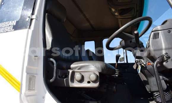 Sayi Na hannu Nissan UD White Babbar mota in Maseru a Maseru Sayi Na hannu Nissan UD White Babbar mota in Maseru a Maseru