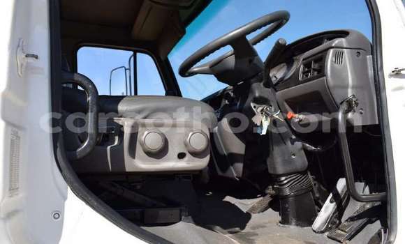 Sayi Na hannu Nissan UD White Babbar mota in Maseru a Maseru Sayi Na hannu Nissan UD White Babbar mota in Maseru a Maseru