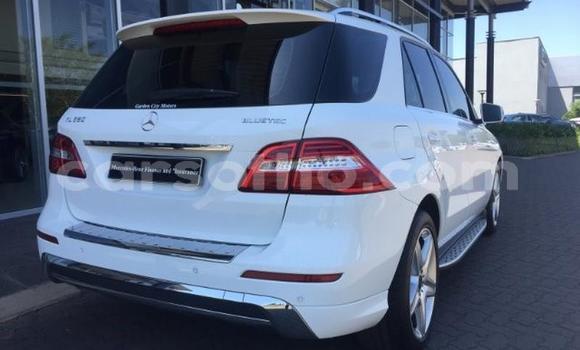 Sayi Na hannu Mercedes-Benz ML–Class White Mota in Maseru a Maseru Sayi Na hannu Mercedes-Benz ML–Class White Mota in Maseru a Maseru