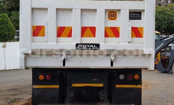 Sayi Na hannu Nissan UD White Babbar mota in Maseru a Maseru Sayi Na hannu Nissan UD White Babbar mota in Maseru a Maseru