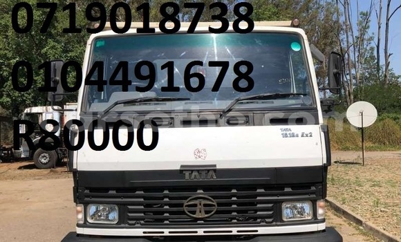 Sayi Na hannu Toyota Dyna White Babbar mota in Maseru a Maseru Sayi Na hannu Toyota Dyna White Babbar mota in Maseru a Maseru