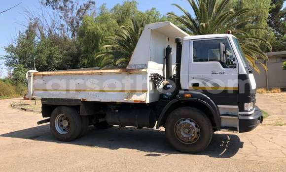 Sayi Na hannu Toyota Dyna White Babbar mota in Maseru a Maseru Sayi Na hannu Toyota Dyna White Babbar mota in Maseru a Maseru
