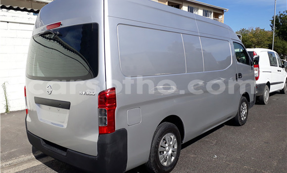 Sayi Na hannu Nissan NV350 Caravan Silver Mota in Maseru a Maseru Sayi Na hannu Nissan NV350 Caravan Silver Mota in Maseru a Maseru