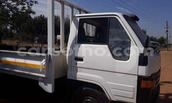 Sayi Na hannu Toyota Dyna White Babbar mota in Maseru a Maseru Sayi Na hannu Toyota Dyna White Babbar mota in Maseru a Maseru