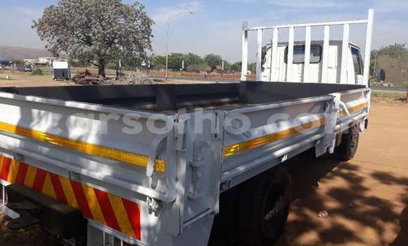 Sayi Na hannu Toyota Dyna White Babbar mota in Maseru a Maseru Sayi Na hannu Toyota Dyna White Babbar mota in Maseru a Maseru