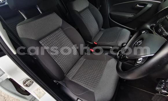 Sayi Na hannu Volkswagen Polo White Mota in Roma a Maseru Sayi Na hannu Volkswagen Polo White Mota in Roma a Maseru