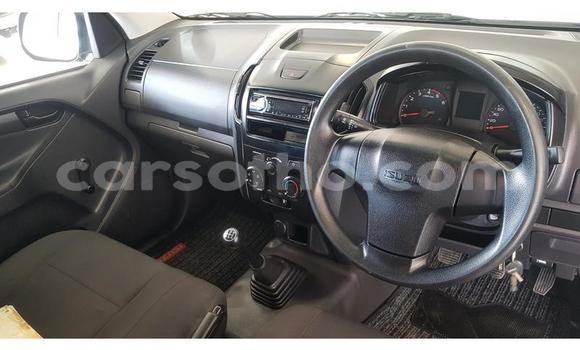 Sayi Na hannu Isuzu KB White Mota in Maputsoa a Leribe Sayi Na hannu Isuzu KB White Mota in Maputsoa a Leribe