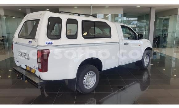 Sayi Na hannu Isuzu KB White Mota in Maputsoa a Leribe Sayi Na hannu Isuzu KB White Mota in Maputsoa a Leribe