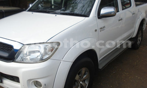 Sayi Na hannu Toyota Hilux White Mota in Maseru a Maseru Sayi Na hannu Toyota Hilux White Mota in Maseru a Maseru